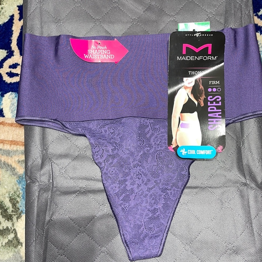 Maidenform “Tame Your Tummy” Lace Thong Panty Size S